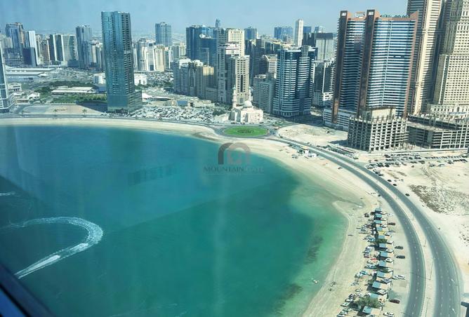 استيقظ على مناظر بانورامية للبحر في برج لا بلاچ