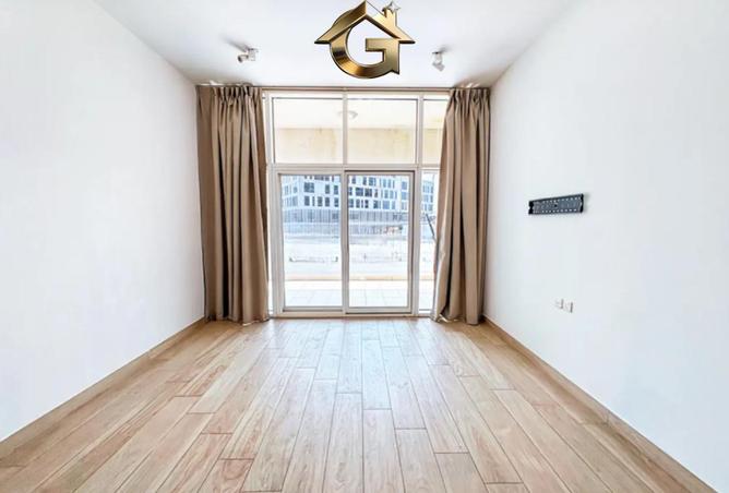 Comfortable Studio Living with Pool, Gym & Balcony photo 2