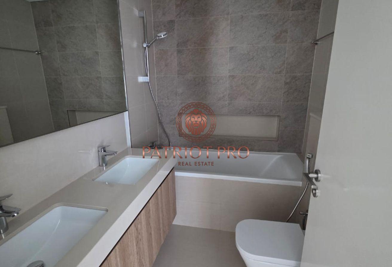 urgent! vacant! burj khalifa view! maintained well photo 12