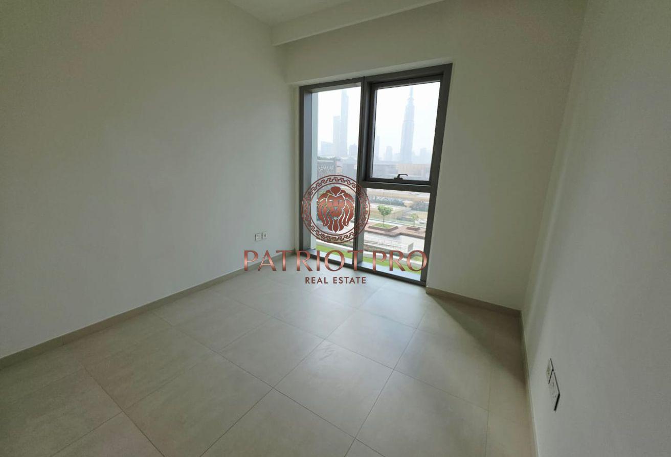 urgent! vacant! burj khalifa view! maintained well photo 8