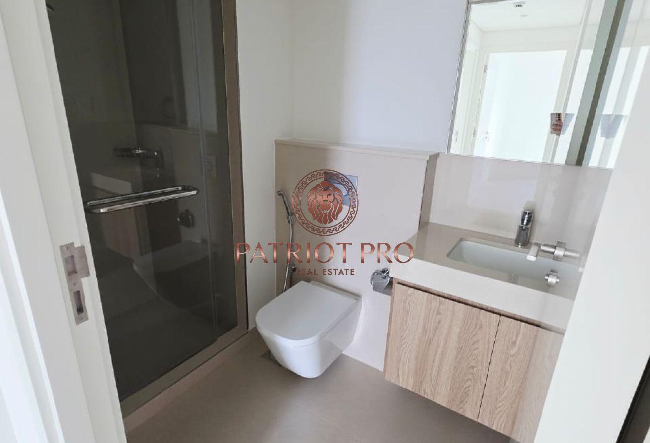 urgent! vacant! burj khalifa view! maintained well photo 13