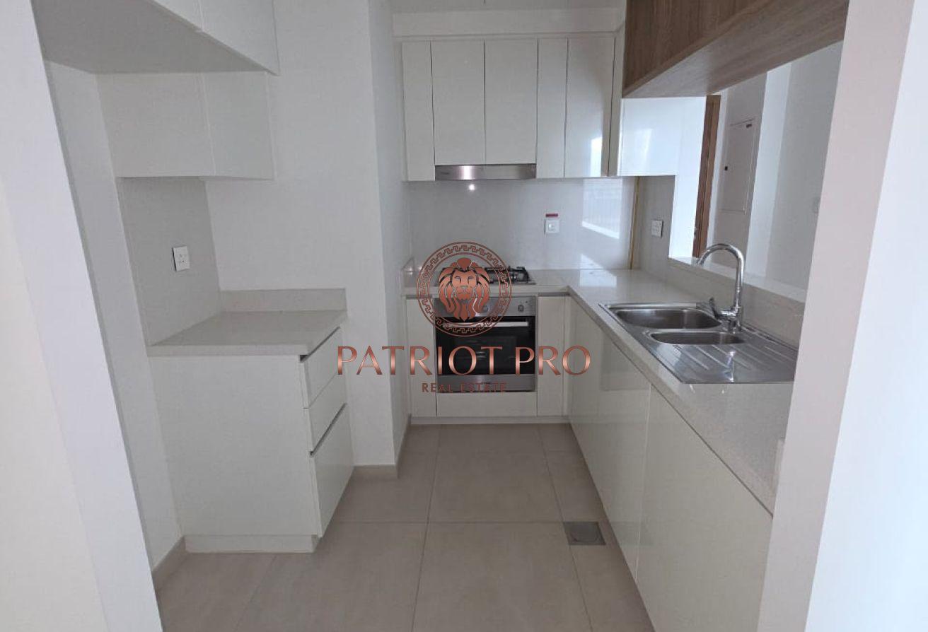urgent! vacant! burj khalifa view! maintained well photo 4