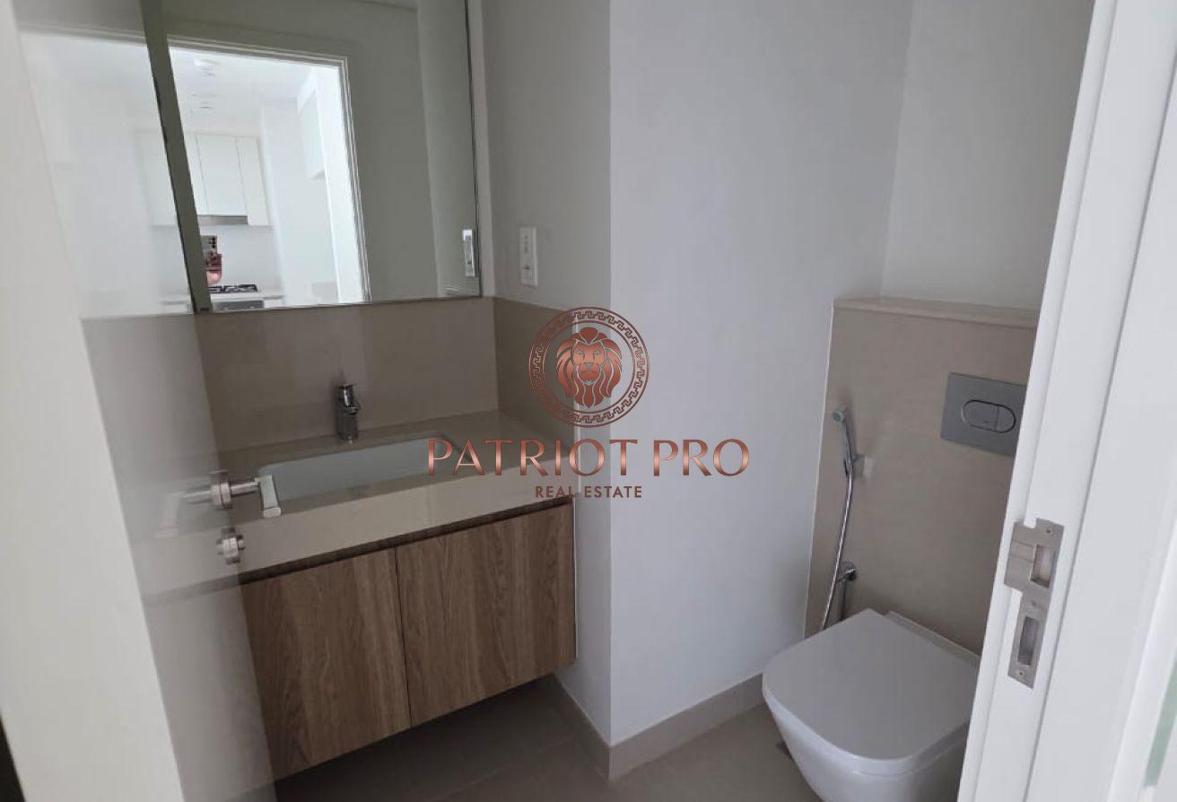 urgent! vacant! burj khalifa view! maintained well photo 15