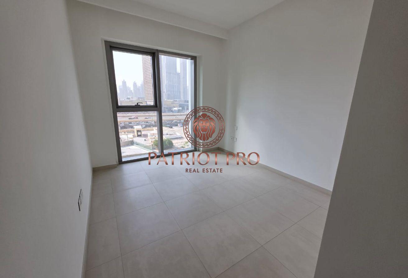 urgent! vacant! burj khalifa view! maintained well photo 7