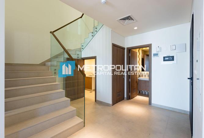 54930211 - Property Image 2