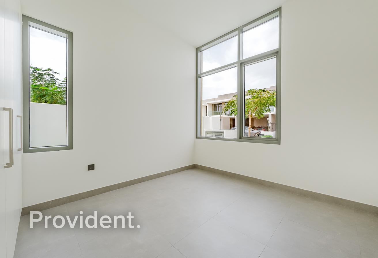 Vacant | Near Amenities | 1 Cheque photo 4