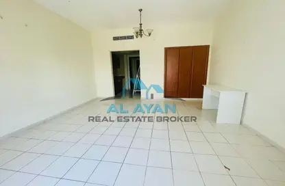Apartment - 1 Bathroom for rent in Building P20 - France Cluster - International City - Dubai