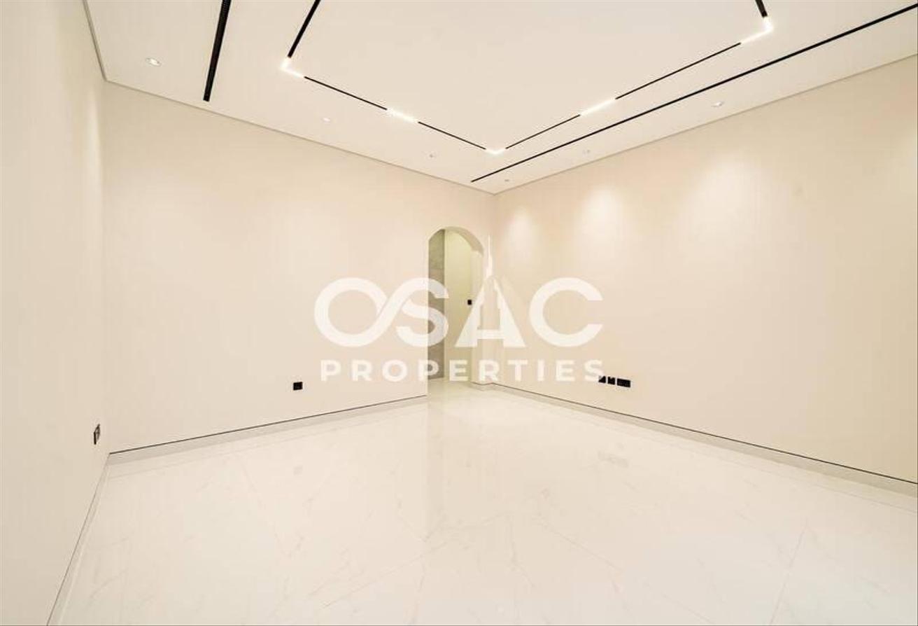 Luxury 7BR Villa | Private Pool | Expansive Garden photo 8