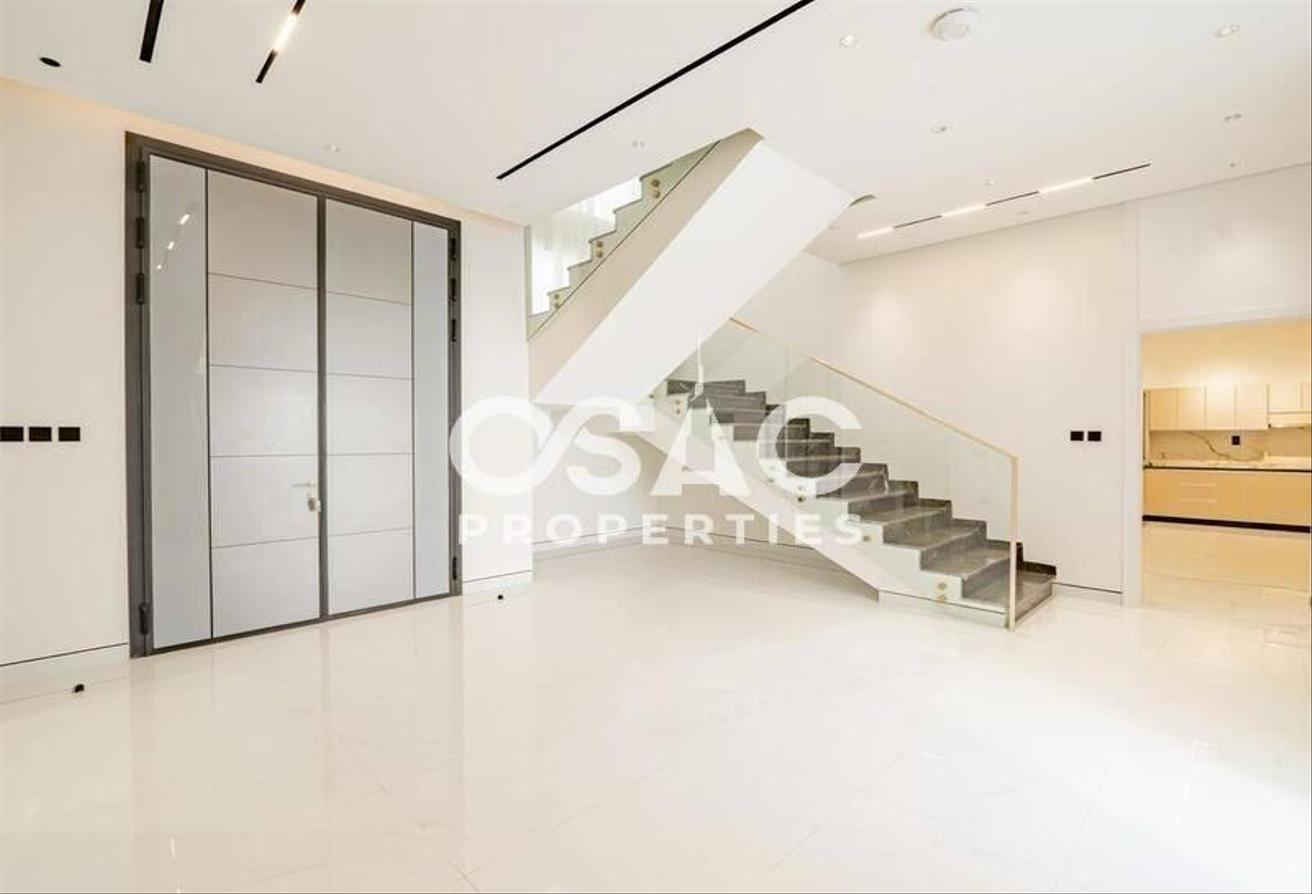 Luxury 7BR Villa | Private Pool | Expansive Garden photo 10