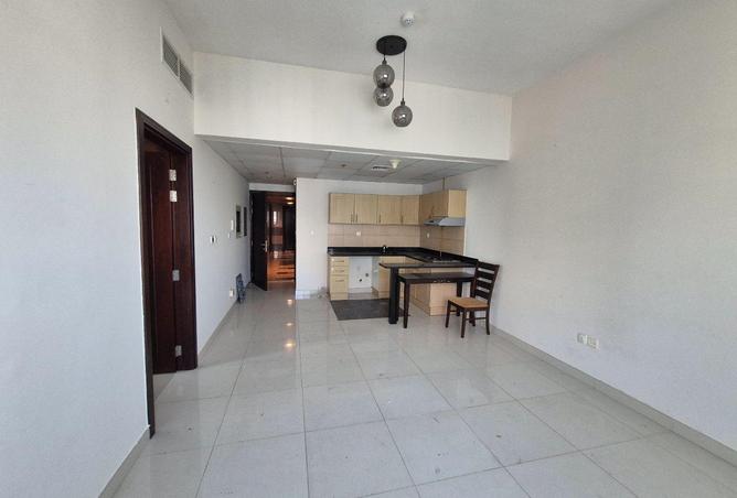 Elite 1 // Unfurnished One Bedroom with Balcony