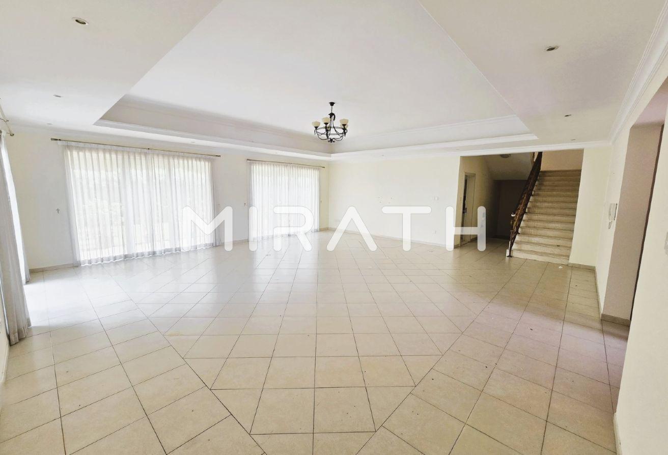 Private Garden |Spacious Layout |Fully renovated photo 5
