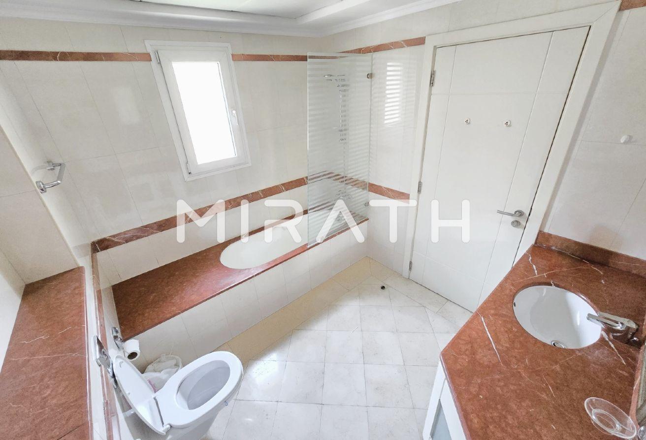 Private Garden |Spacious Layout |Fully renovated photo 8