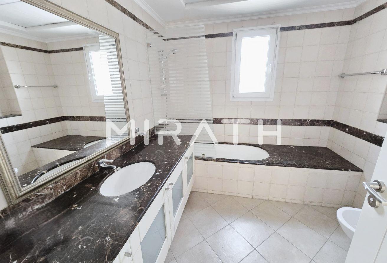 Private Garden |Spacious Layout |Fully renovated photo 6