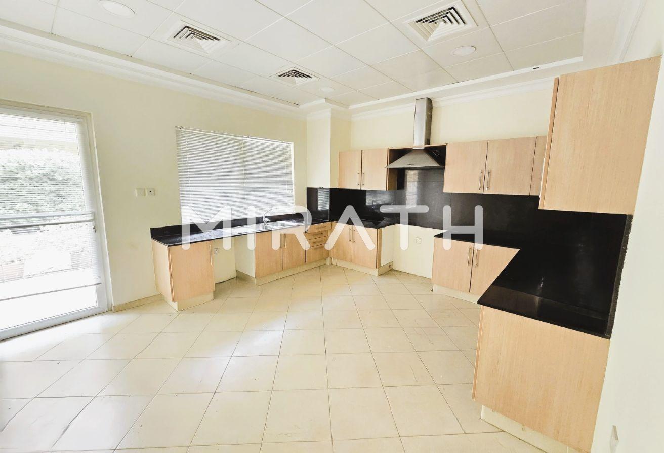 Private Garden |Spacious Layout |Fully renovated photo 4