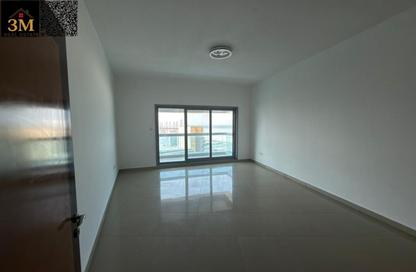 Apartment - 3 Bedrooms - 4 Bathrooms for rent in Corniche Tower - Ajman Corniche Road - Ajman