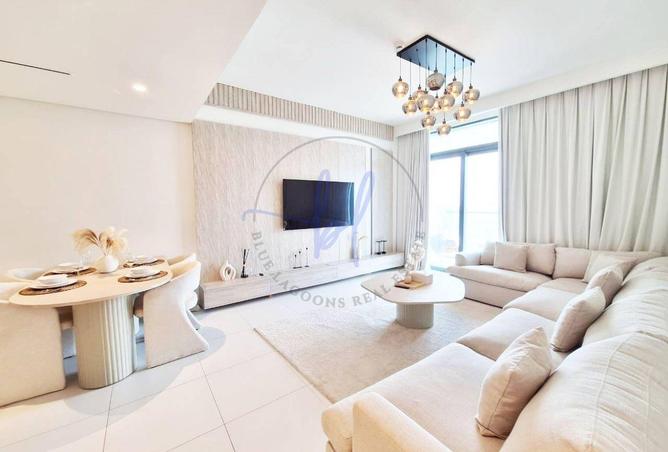 Breathtaking water vista | Plush living | Grab NOW photo 2