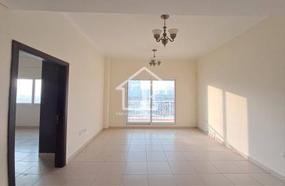 Apartment - 1 Bedroom - 1 Bathroom for sale in Mazaya 28 - Queue Point - Liwan - Dubai