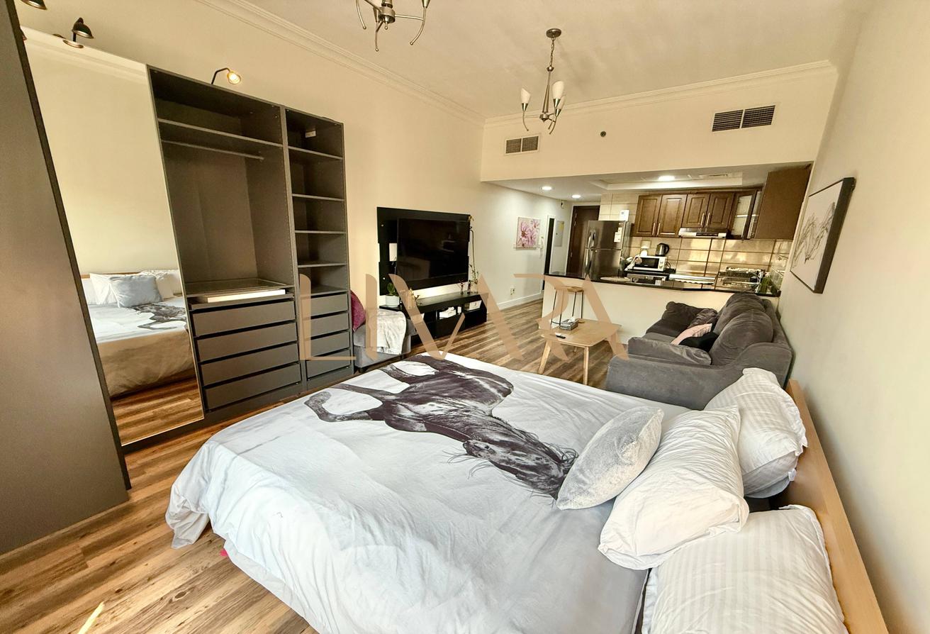 Furnished | Next to Circle Mall | Flexible Cheques photo 6