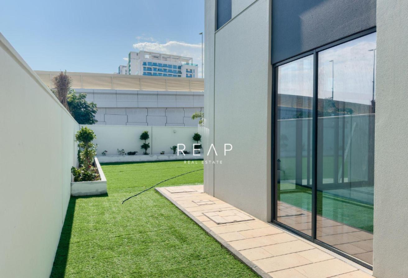 Corner Unit | Vastu | Available in June photo 3