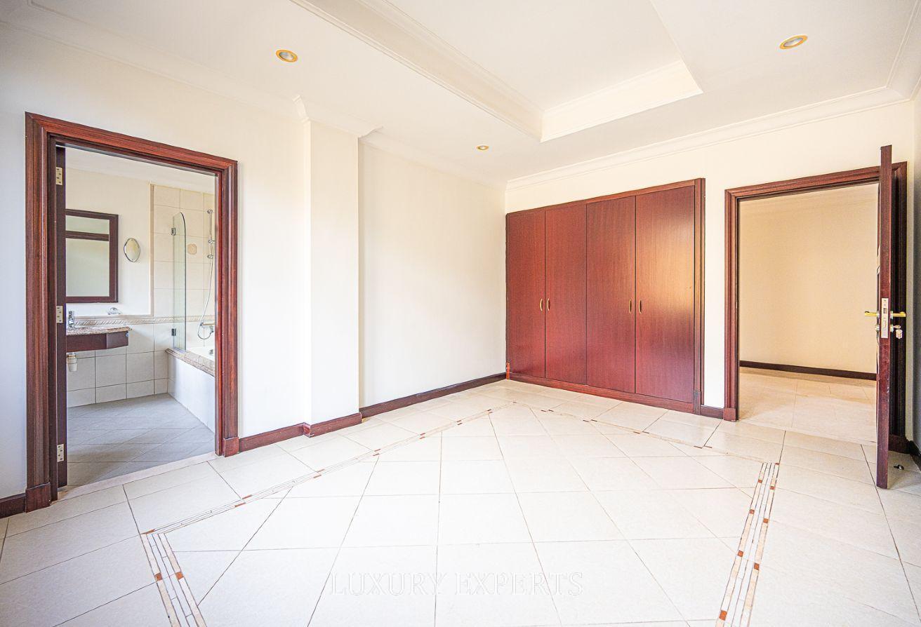 Atrium 3 Floors I Unfurnished I Beach I Pool photo 12