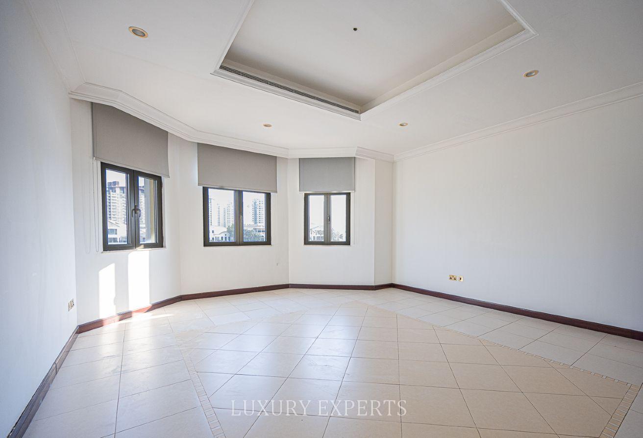 Atrium 3 Floors I Unfurnished I Beach I Pool photo 7