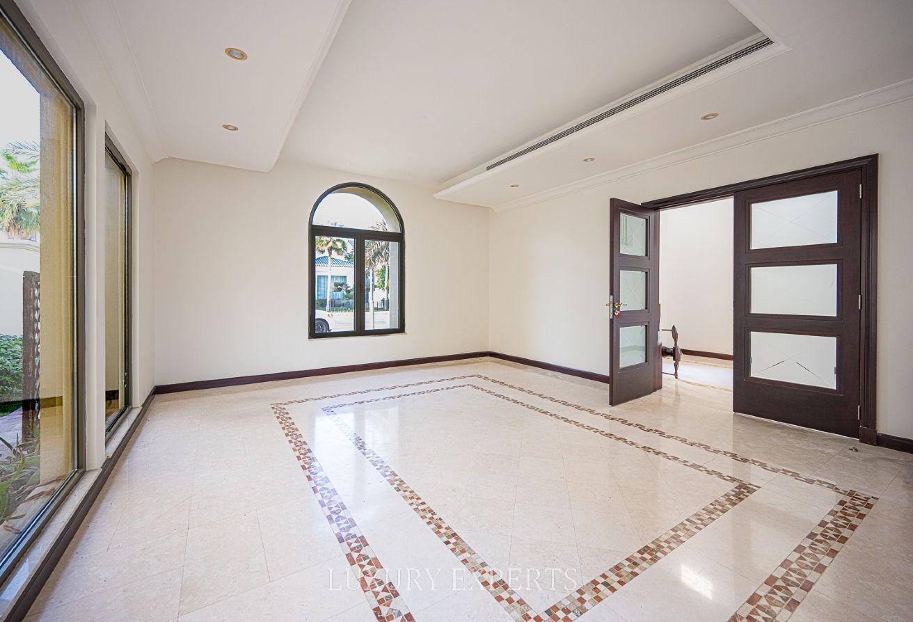 Atrium 3 Floors I Unfurnished I Beach I Pool photo 3