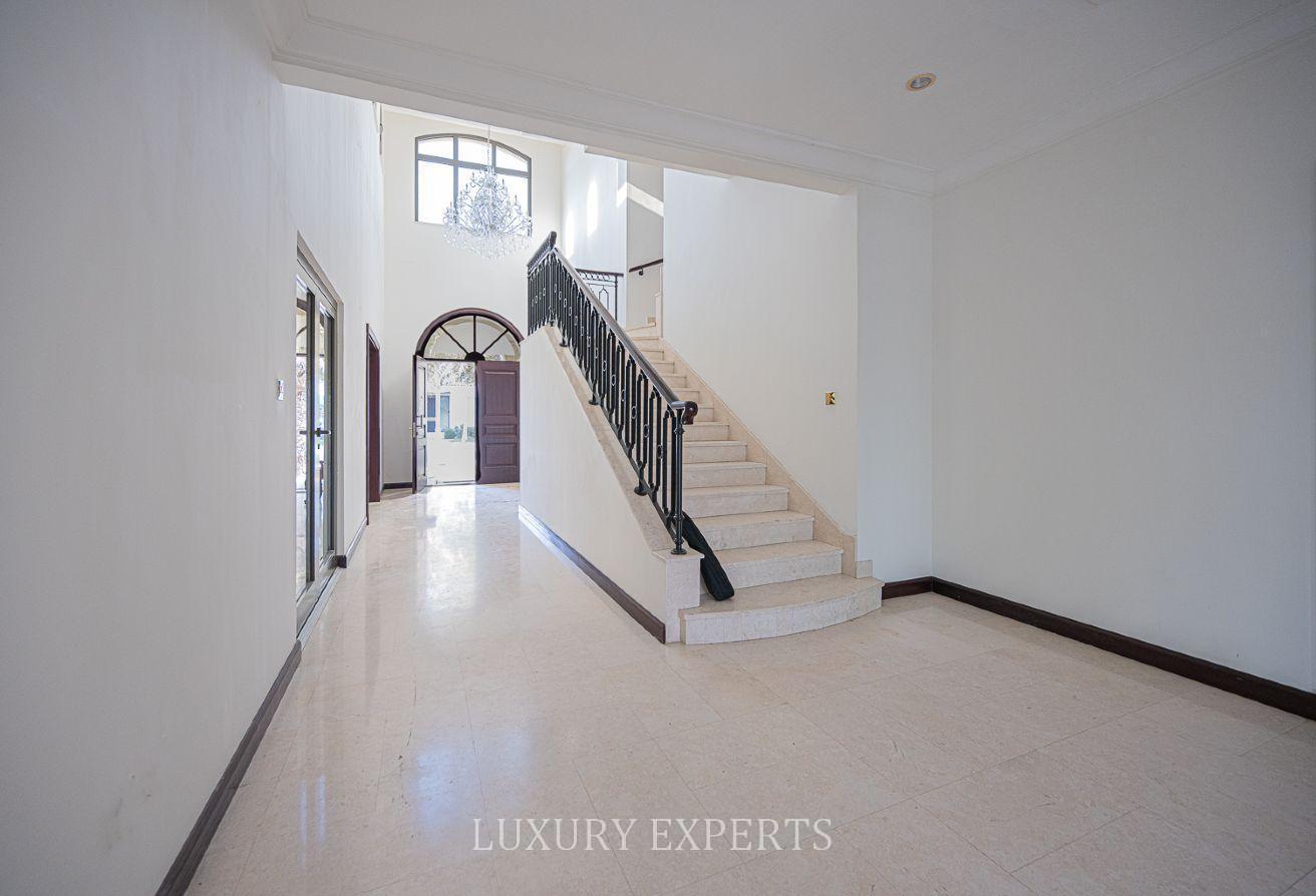 Atrium 3 Floors I Unfurnished I Beach I Pool photo 4