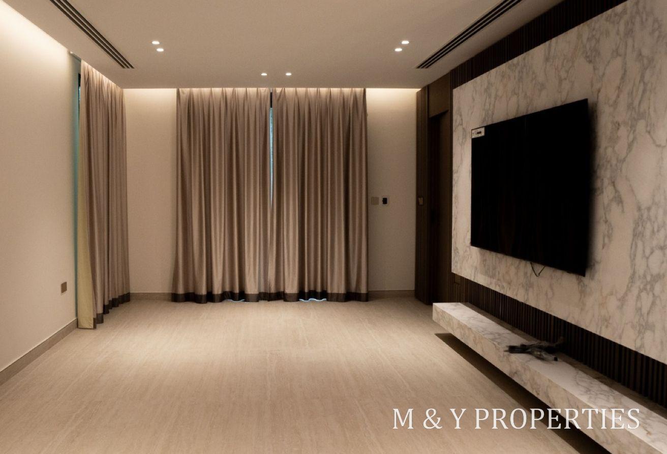 Vacant | Upgraded Villa with Private Pool photo 4