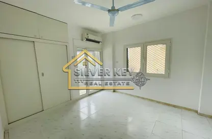 شقة - 2 غرف نوم - 2 حمامات للايجار في السور - القاسمية - الشارقة