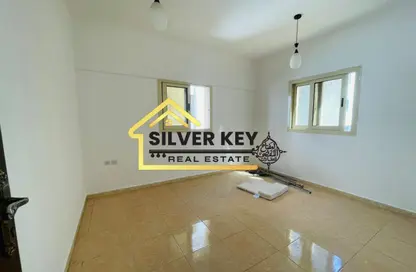 Apartment - 2 Bedrooms - 2 Bathrooms for rent in Al Qulaya'ah - Al Sharq - Sharjah