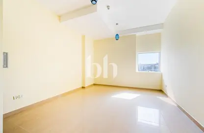 Apartment - 1 Bedroom - 1 Bathroom for rent in Infinity Building - Sheikh Zayed Road - Dubai