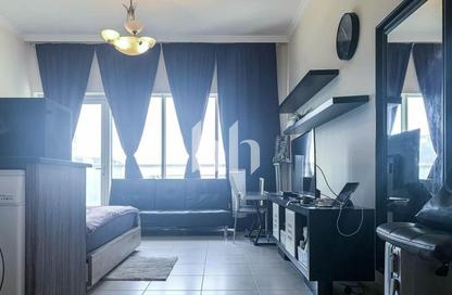 Apartment - Studio - 1 for rent in Burj Al Nujoom - Downtown Dubai - Dubai