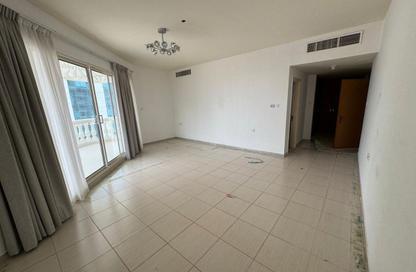 Apartment - 4 Bedrooms - 5 Bathrooms for rent in Thuraya Al Majaz Building - Al Majaz 3 - Al Majaz - Sharjah