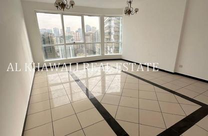 Apartment - 3 - 3 for rent in Al Fardan Centre - Al Majaz 3 - Al Majaz - Sharjah