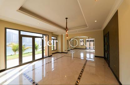 Villa - 5 - 6 for rent in Garden Homes Frond A - Garden Homes - Palm Jumeirah - Dubai