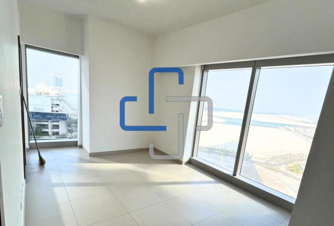 2-bed apartment in The Gate Tower 2 · Vacant · High floor — photo 3