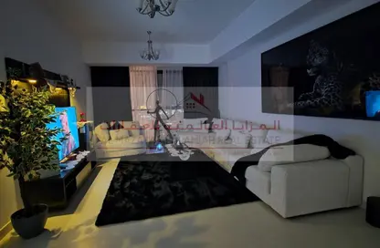 شقة - 2 غرف نوم - 2 حمامات للايجار في 2 مبنى تايجر - شارع التعاون - التعاون - الشارقة