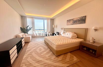Apartment - Studio - 1 for rent in The Palm Tower - Palm Jumeirah - Dubai