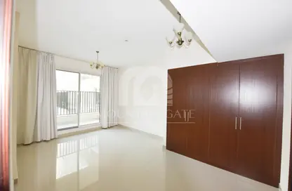 شقة - غرفة نوم - 2 حمامات للايجار في مجمع روكسانا السكني - دي - روكسانا ريزيدنس - الضاحية 12 - قرية جميرا الدائرية - دبي