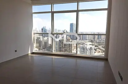 Apartment - 4 Bedrooms - 6 Bathrooms for rent in Wave tower - Corniche Road - Abu Dhabi
