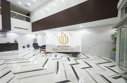 شقة - 2 غرف نوم - 4 حمامات للايجار في روبوت بارك تاور - الخان - الشارقة