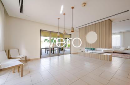 Villa - 4 Bedrooms - 5 Bathrooms for rent in District 4 - Jumeirah Park - Dubai Villa - 4 Bedrooms - 5 Bathrooms for rent in District 4 - Jumeirah Park - Dubai