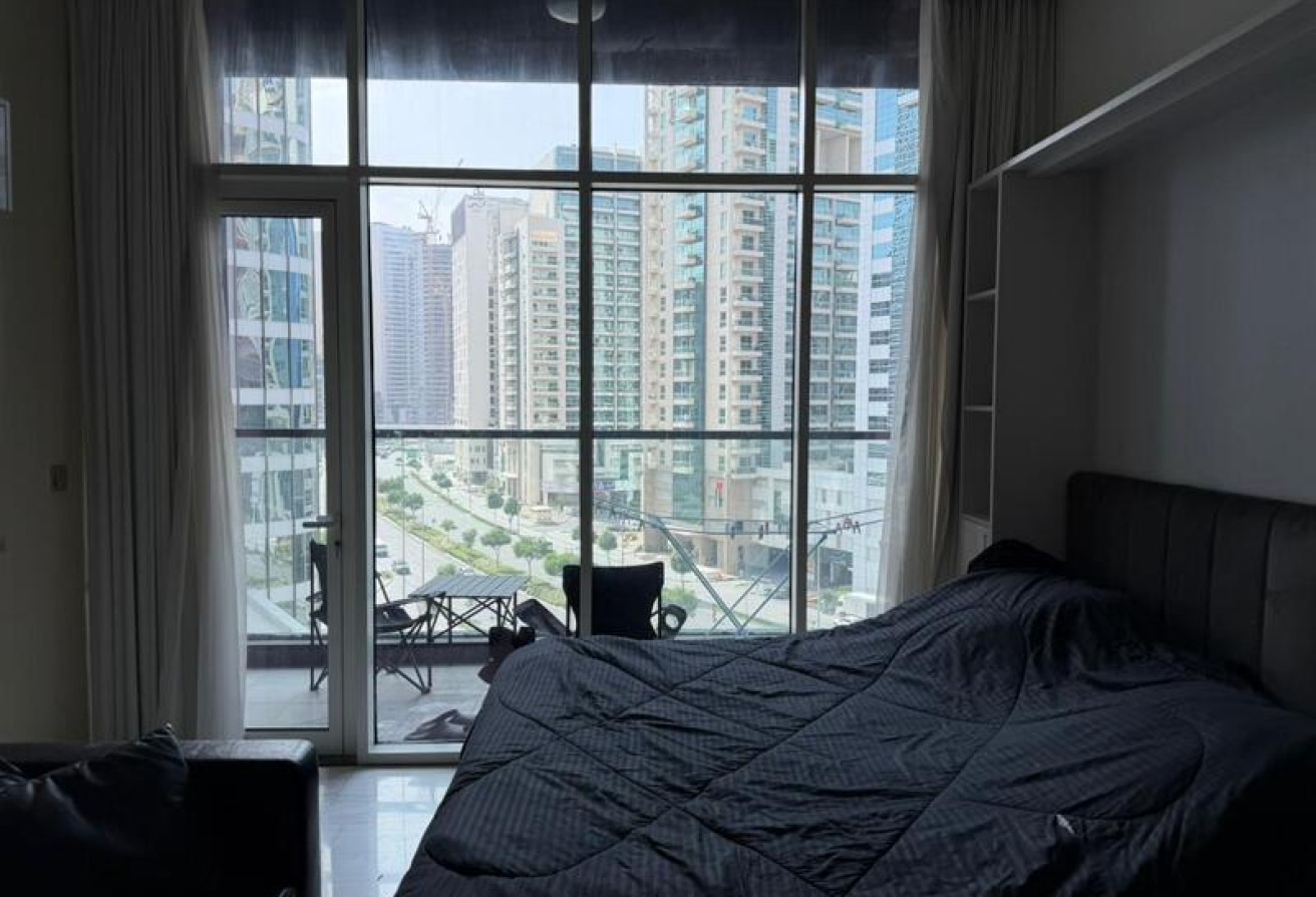 VACANT STUDIO | FURNISHED | PRIME LOCATION gallery image