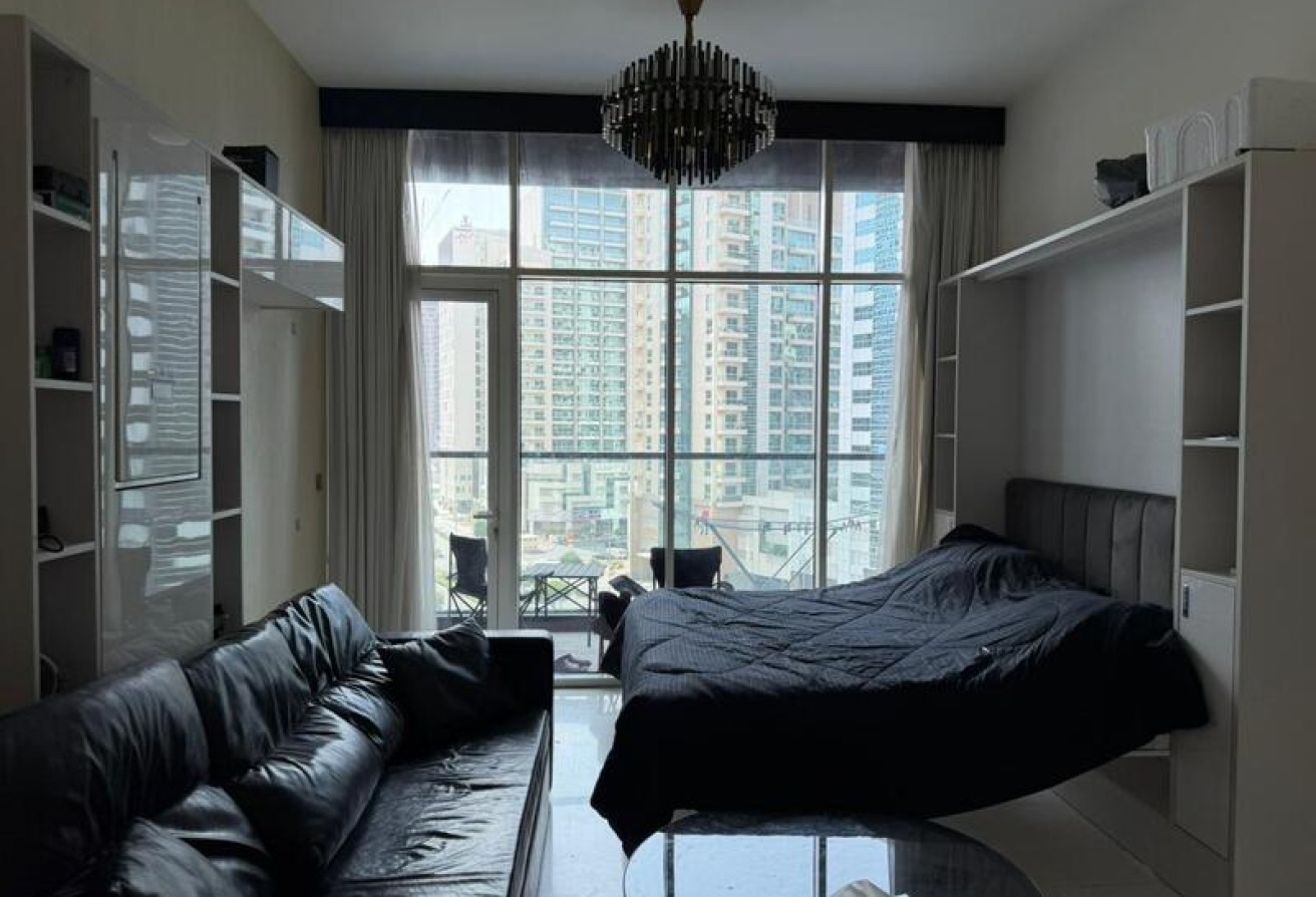 VACANT STUDIO | FURNISHED | PRIME LOCATION gallery image
