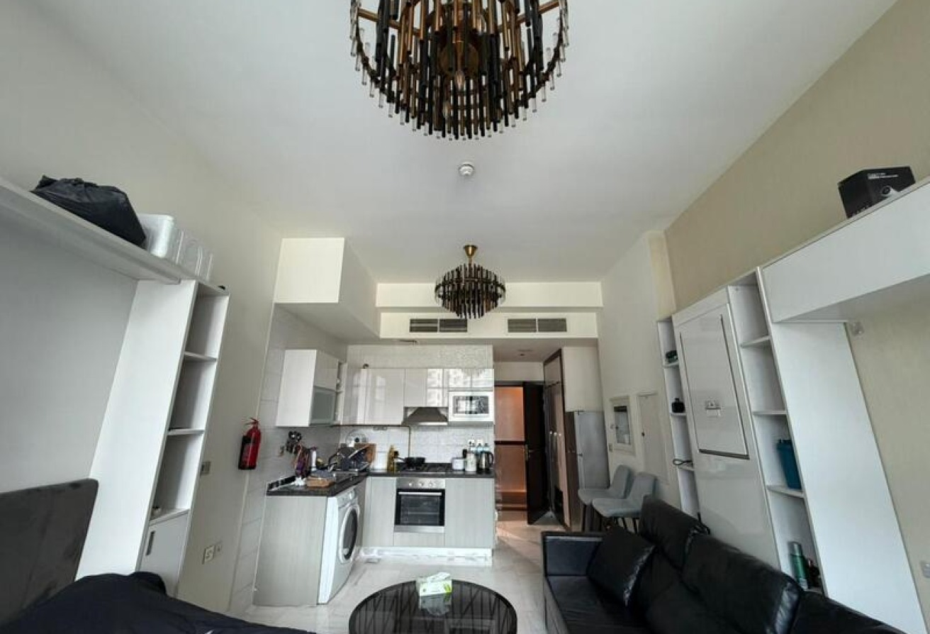 VACANT STUDIO | FURNISHED | PRIME LOCATION gallery image