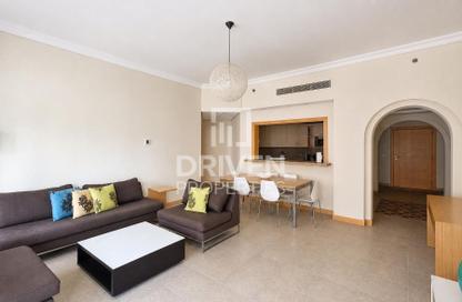 Apartment - 2 Bedrooms - 3 Bathrooms for rent in Al Das - Shoreline Apartments - Palm Jumeirah - Dubai