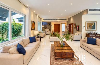 Villa - 4 - 4 for rent in Jumeirah Park - Dubai