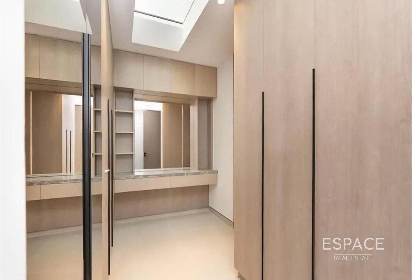 Vacant | Spacious | Luxurious | 4 BR photo 10