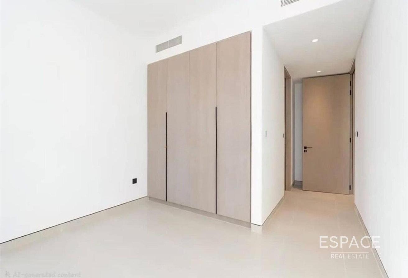 Vacant | Spacious | Luxurious | 4 BR photo 9