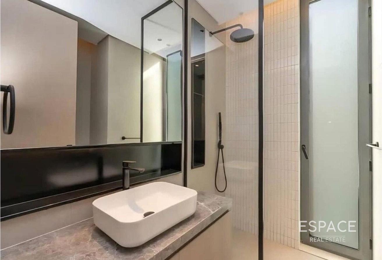 Vacant | Spacious | Luxurious | 4 BR photo 8